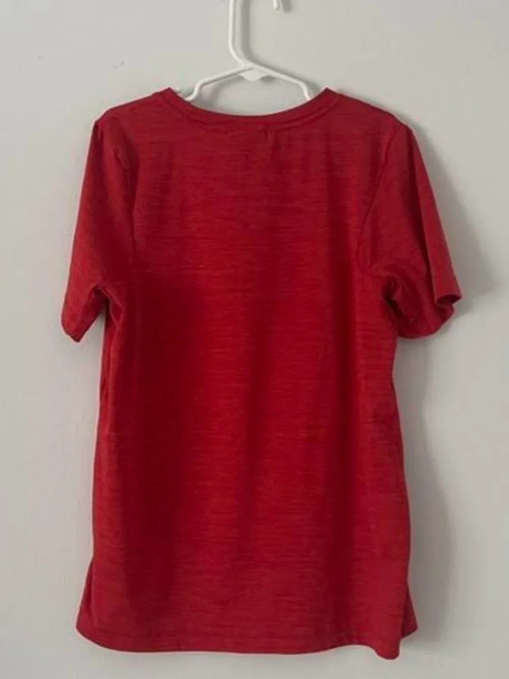 Nike Big Kids Boys Dri-FIT HBR V-Neck Short Sleeve T-Shirt Size Medium Red